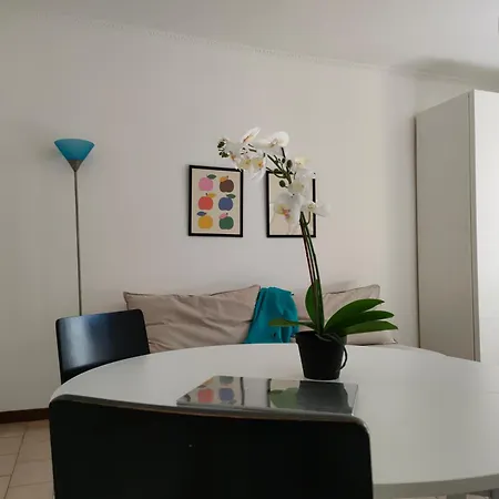 Lavi - Lakeside L&b *